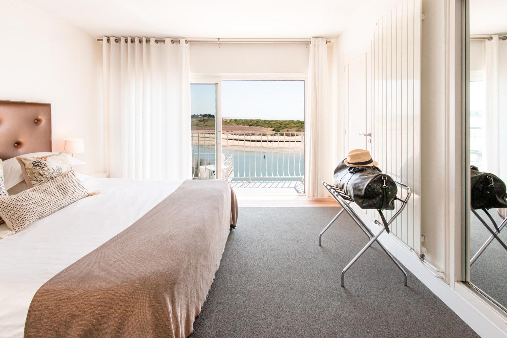 Hotel La Marine بارنفيل-كارتريت المظهر الخارجي الصورة